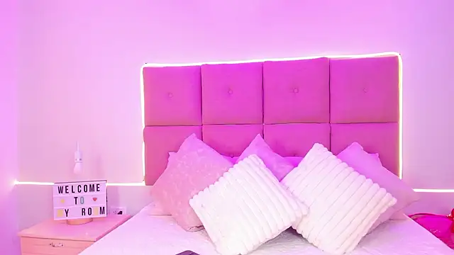 Hilaryportman online show from March 11, 8:11 pm