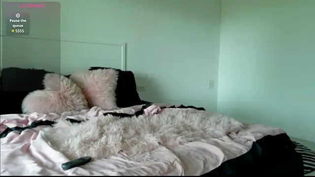 SweetLucyX online show from April 23, 2:52 am