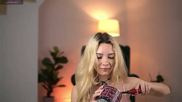 SvveetLuna online show from April 1, 3:07 am