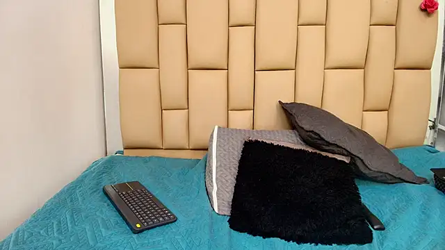 lil miia online show from February 16, 7:14 pm