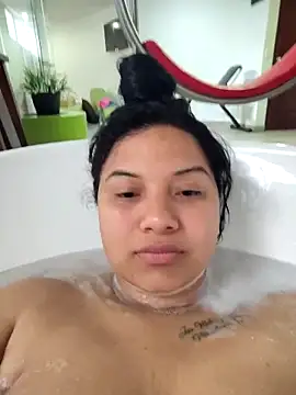 emily-rousee- online show from April 4, 9:24 pm