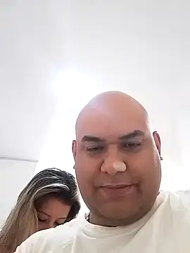 wessAndSandri online show from February 4, 8:01 pm