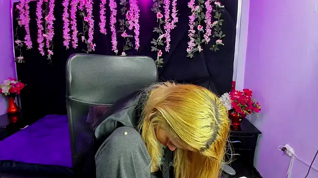 Dakota Angell  online show from February 15, 3:20 am