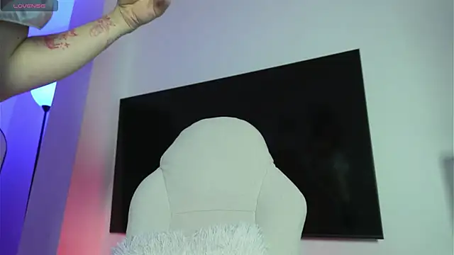 Just Lu online show from March 5, 5:36 am