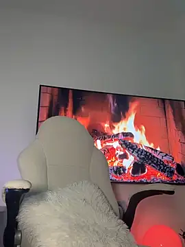 Just Lu online show from February 9, 6:32 pm