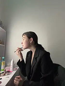 Just-Lilly online show from March 28, 1:10 pm