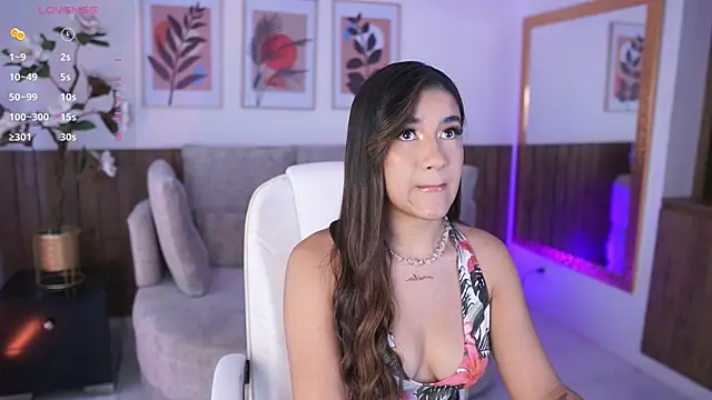 IvyGrabes online show from March 25, 7:28 pm