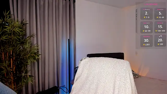 moonhelen online show from February 17, 11:59 pm