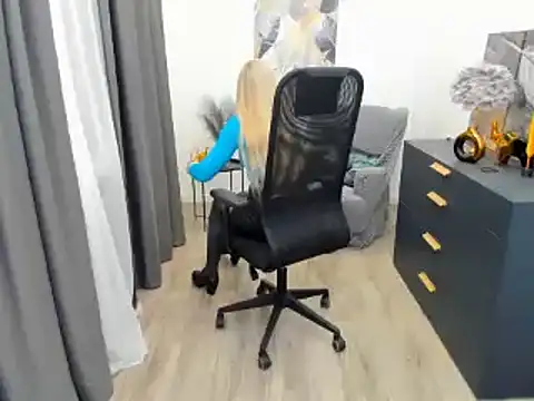 CharlotteKerti online show from March 27, 1:01 pm