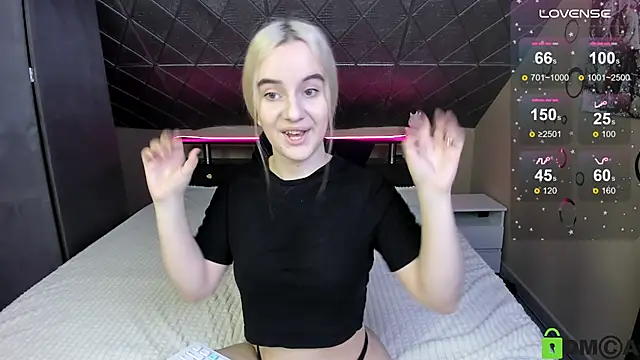 Naomi1Hinata online show from March 17, 1:09 am