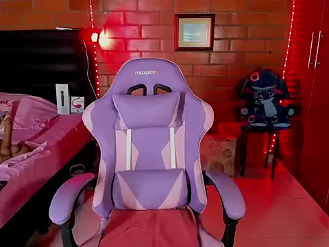 cristalprincess  online show from April 18, 1:19 am