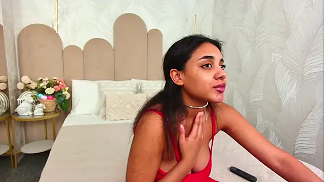 Luna Cortier online show from April 1, 1:41 pm