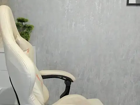 MistressMiia online show from May 30, 5:21 pm