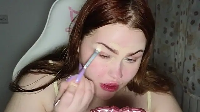 Gloria Thomas online show from March 21, 2:22 pm