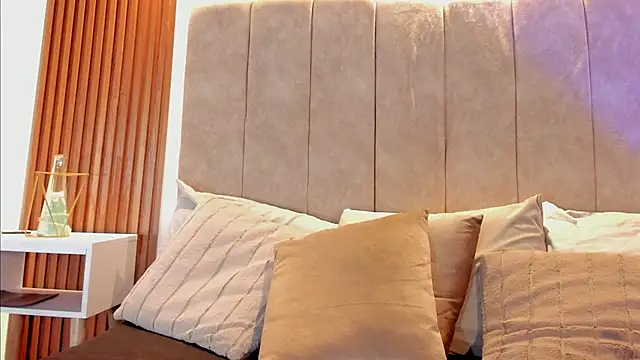  Laura saenz1 online show from February 5, 12:41 pm