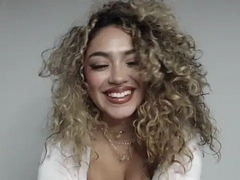 Maddy Beluci online show from February 12, 6:59 am