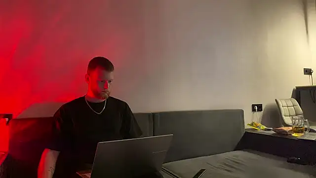 Adam ice online show from April 6, 6:20 pm