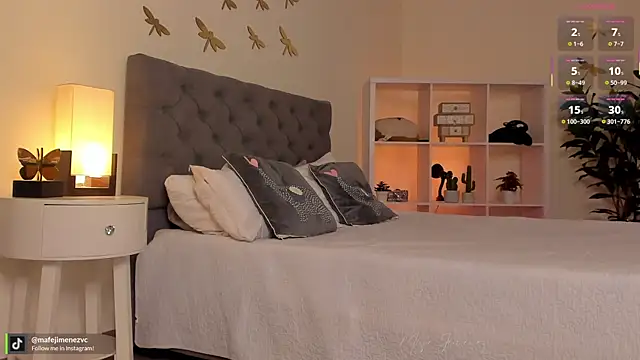 missvancouver online show from April 13, 12:06 pm