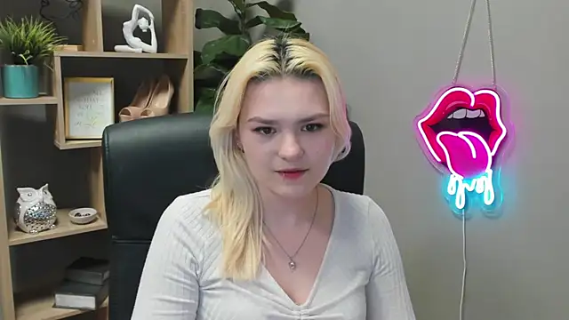 SweetLilyxo online show from March 9, 7:44 am