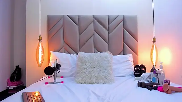 IsabellaFoox online show from March 6, 1:06 pm