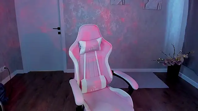 Kira G0ld online show from April 7, 4:47 am