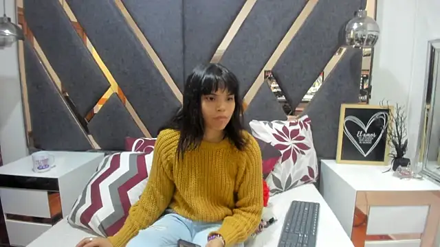 Maggyx online show from March 29, 3:33 pm