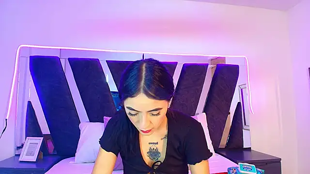 sophia love   online show from February 19, 3:00 pm