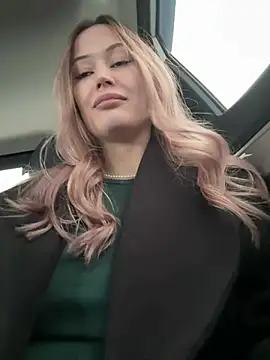 blonde exe online show from April 15, 3:45 pm