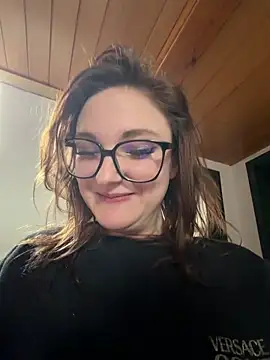 ViviLuu online show from March 17, 1:26 pm