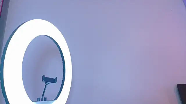 FernandaBrown   online show from March 30, 7:35 pm