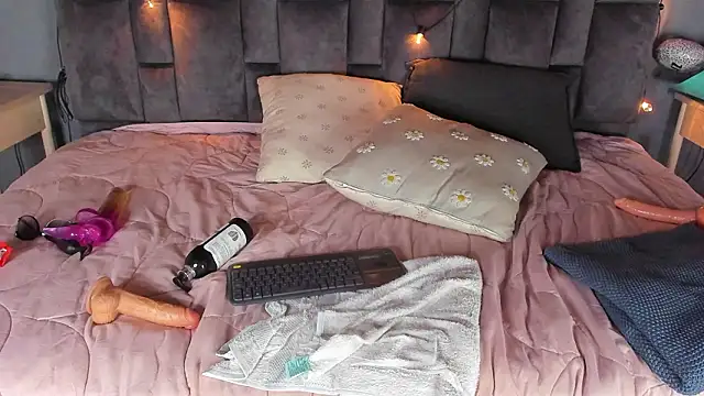 FernandaBrown   online show from March 8, 2:04 am