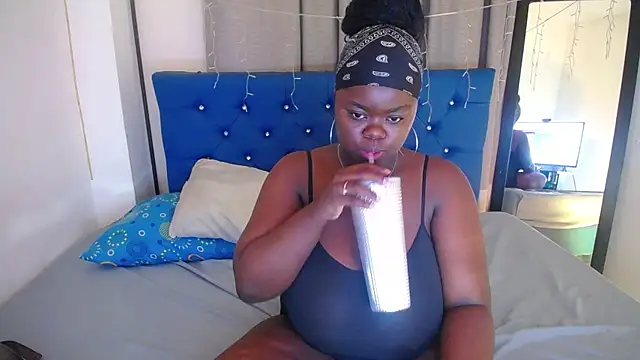 neighbor-ebony online show from July 18, 3:21 am