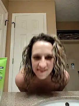 sexyymeli online show from April 15, 4:57 am