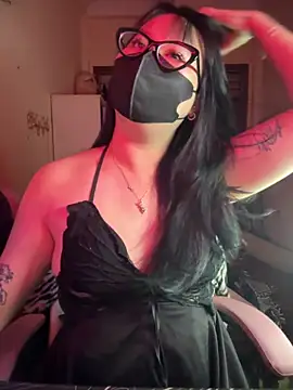 HaleyKin online show from April 8, 5:26 pm