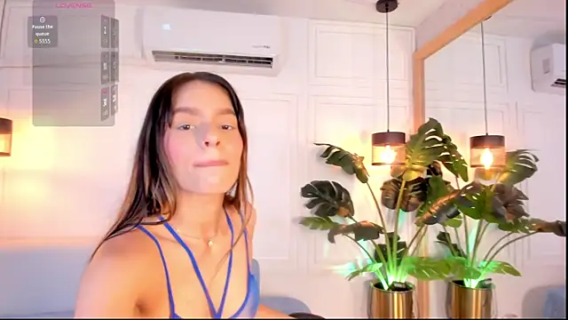 Nicole Whittee online show from April 11, 8:01 pm