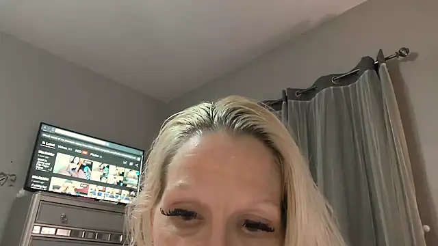 PrincessCutz1 online show from February 10, 7:11 am