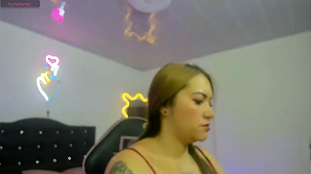 LUNAKITTY TAY online show from May 29, 11:41 am