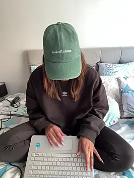 RachelWeisz  online show from April 18, 6:32 pm