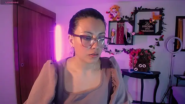 QueenRose94 online show from February 13, 2:19 pm