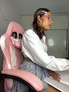 Rylia online show from March 5, 2:13 pm