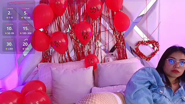 Ariana Castillo   online show from February 14, 3:47 pm