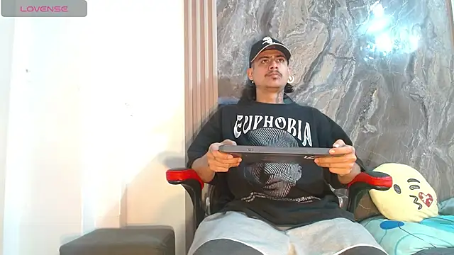 Damian-and-Camerum online show from April 15, 2:34 am