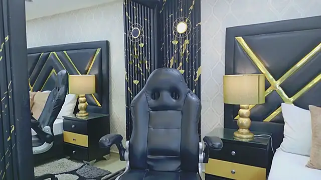 LaurenHazell online show from March 22, 3:23 am