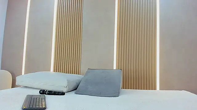 eva lain online show from April 6, 1:45 pm