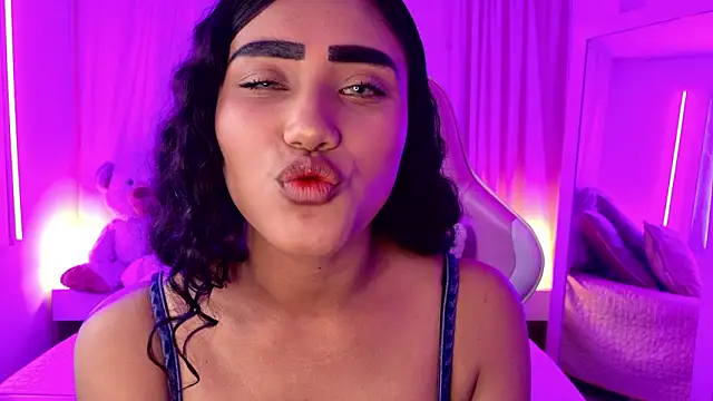 Mia bm  online show from February 13, 1:02 pm