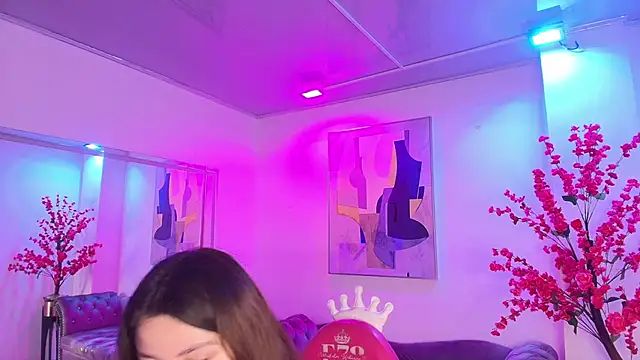 Chloe dolly online show from April 18, 11:35 am