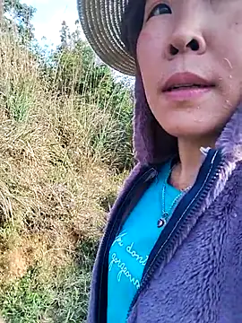 Yiyoongg online show from March 20, 9:47 am