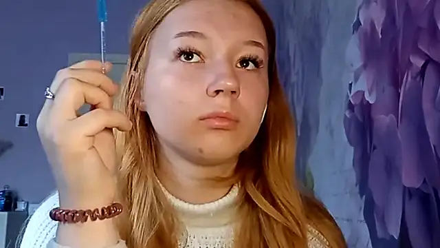 ChantayCambronne online show from April 20, 8:28 am