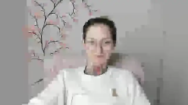 Esmi Winter online show from May 18, 5:41 pm