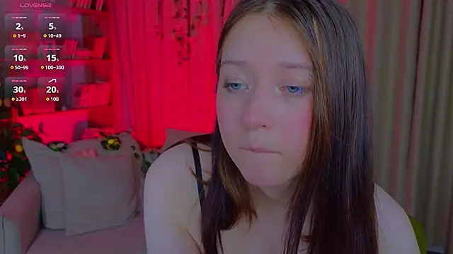 MmollyMay online show from April 1, 1:41 pm